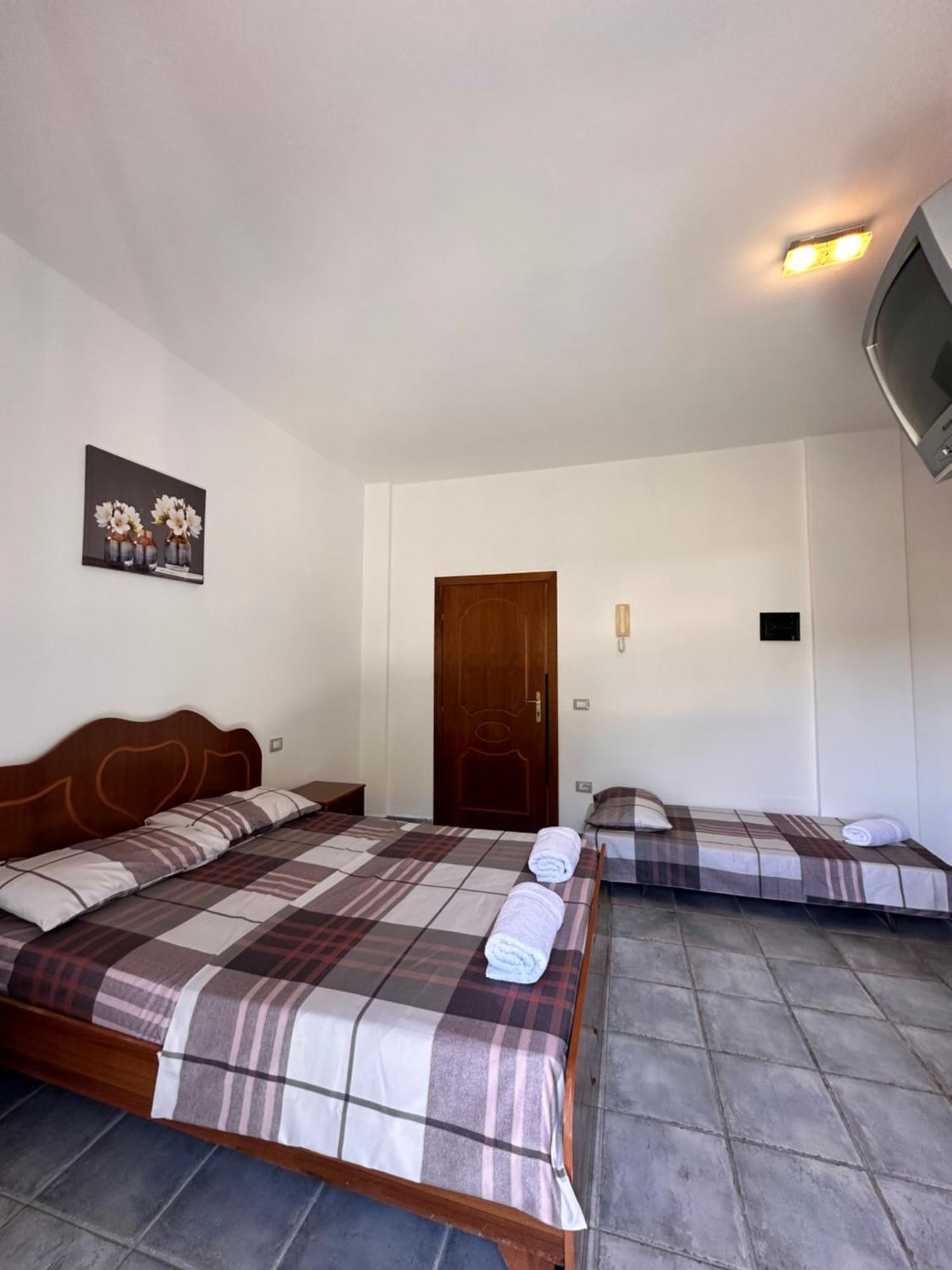 Hotel Adriatik Shëngjin エクステリア 写真