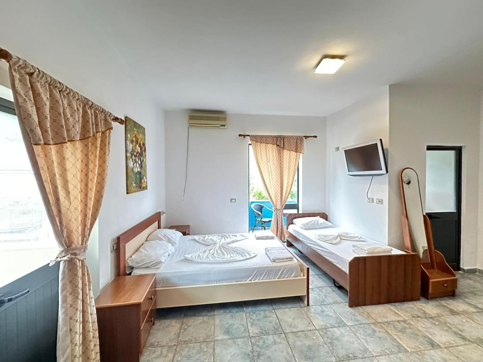 Hotel Adriatik Shëngjin エクステリア 写真